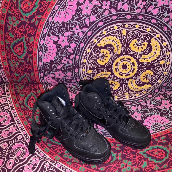 Black high top Air Force 1s - Picture 3 of 4